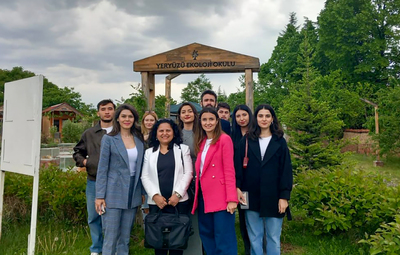 ÜNİVERSİTE ÖĞRENCİLERİ TEPEBAŞI BELEDİYESİ'Nİ ZİYARET ETTİ